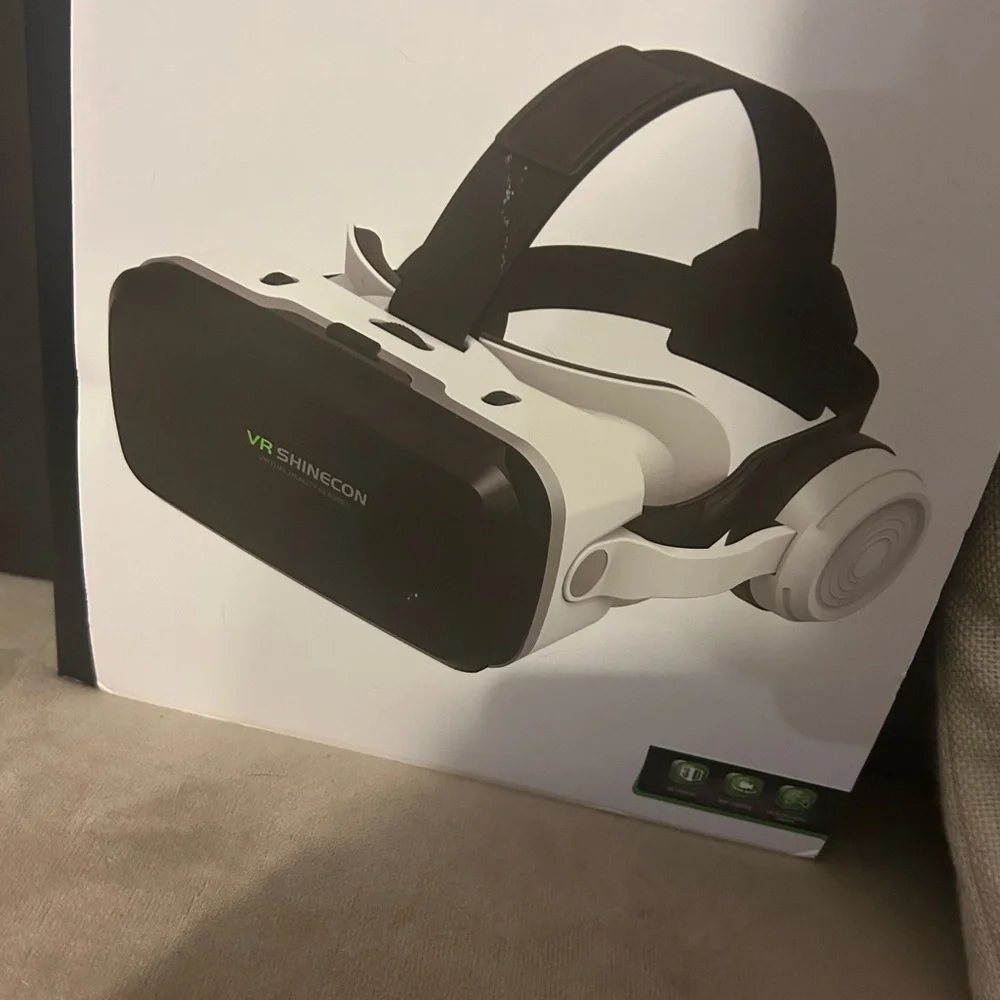 Black and White VR Headset